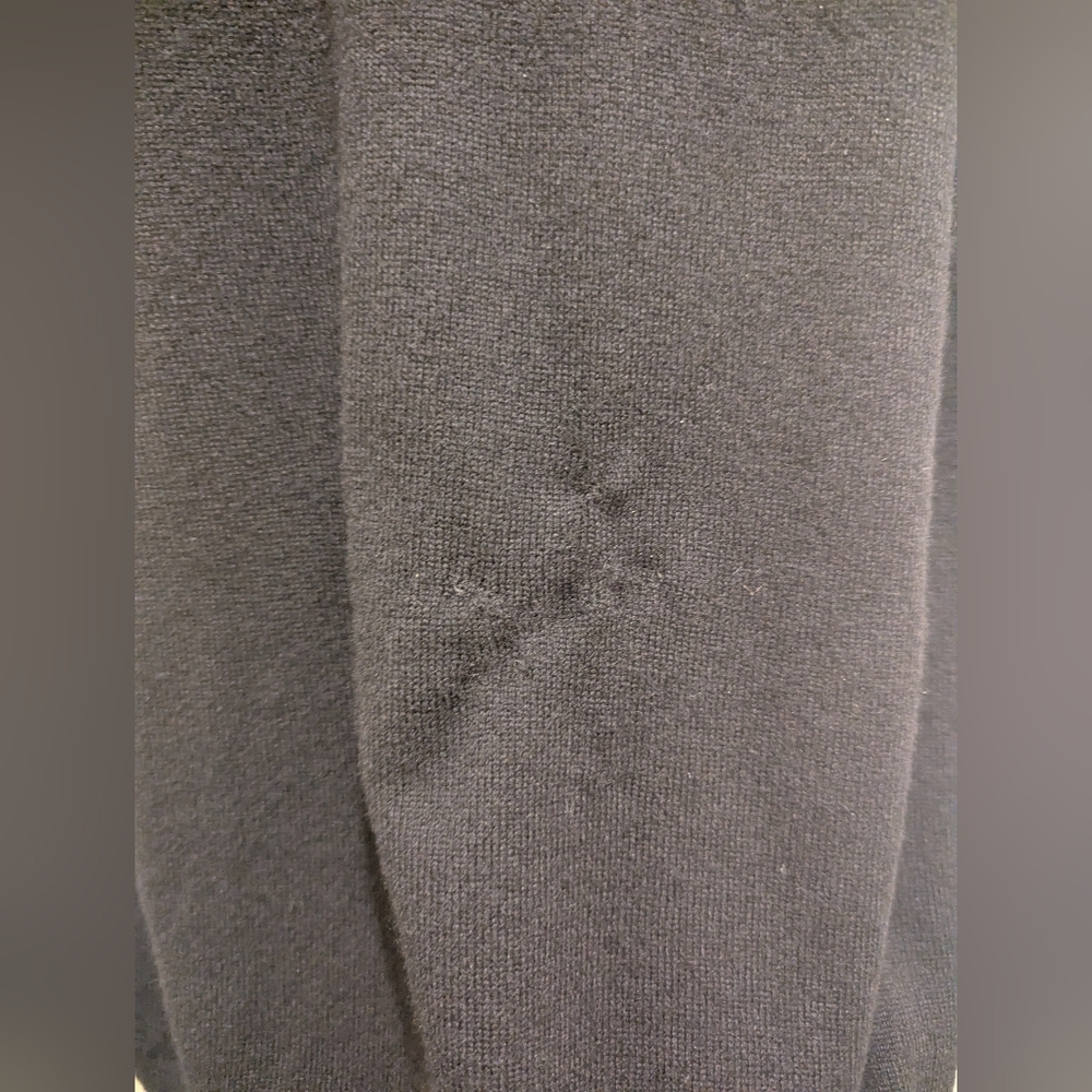 *Flawed* Everlane Men's Black V-Neck Long Sleeve 100% Cashmere Sweater- L - Picture 13 of 14